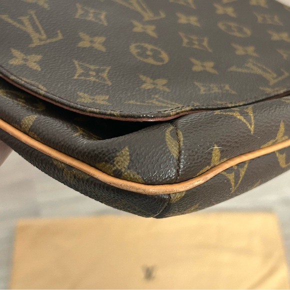 Louis Vuitton Musette Tango - Picture 11 of 16